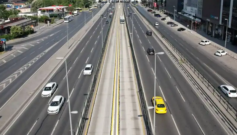 Bayramda İstanbul'un Cadde ve Sokakları Huzur İçin Boş Kaldı