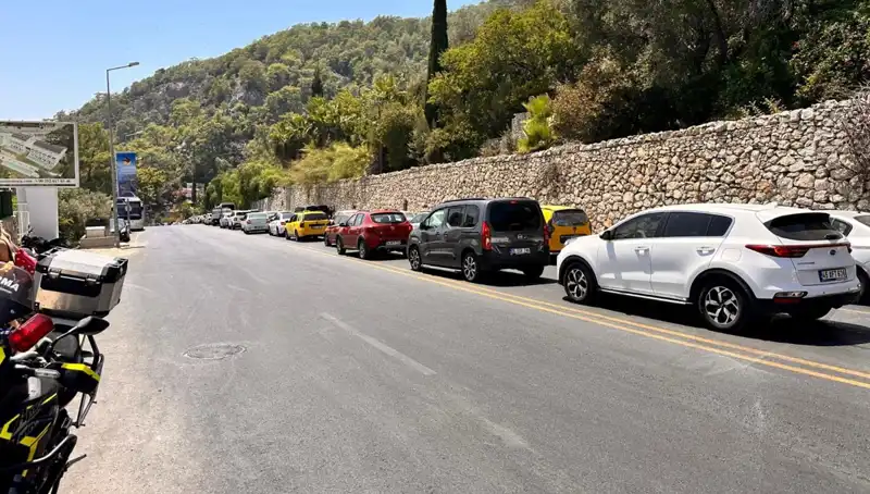 Fethiye-Ölüdeniz Yolunda Tatilciler İçin Yoğunluk: Üç Kilometrelik Kuyruk!