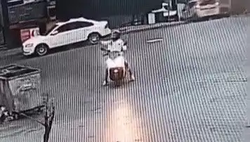 İstanbul'da Alışveriş Merkezine Ateş Açıldı: Panik Anları