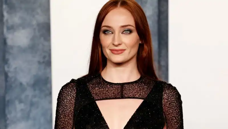 Sophie Turner'dan Game of Thrones Yorumlarına Sert Tepki!