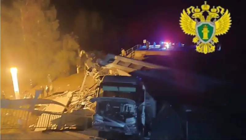 Rusya'da Tren Üzerine Çöken Köprüde Can Kaybı ve Yaralılar