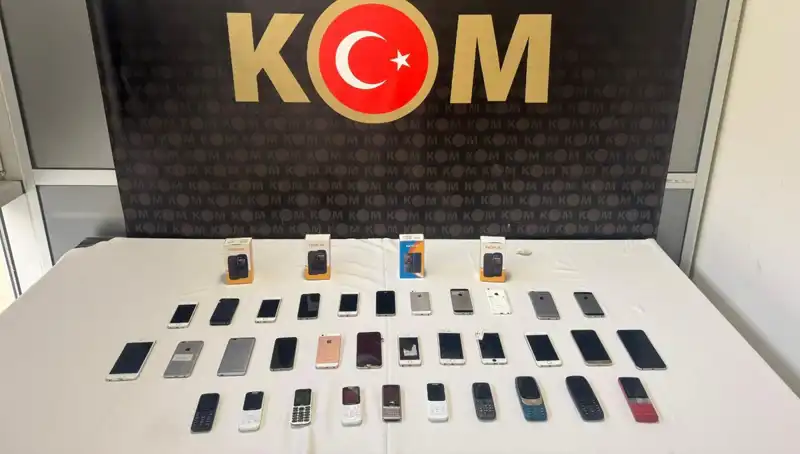 Gümrük Kaçağı Cep Telefonları Ele Geçirildi: 37 Alet Tespit Edildi