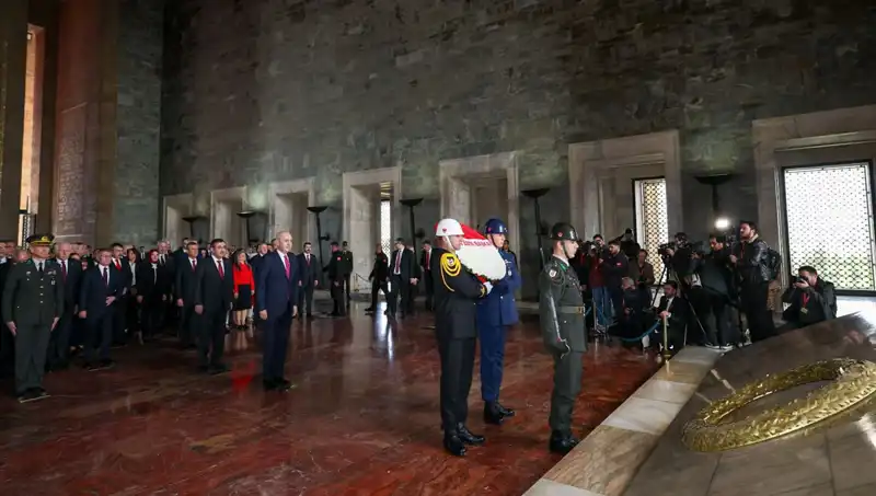 Devlet Erkanı Anıtkabir'de: Saygı Dolu Bir Anma Töreni Gerçekleşti
