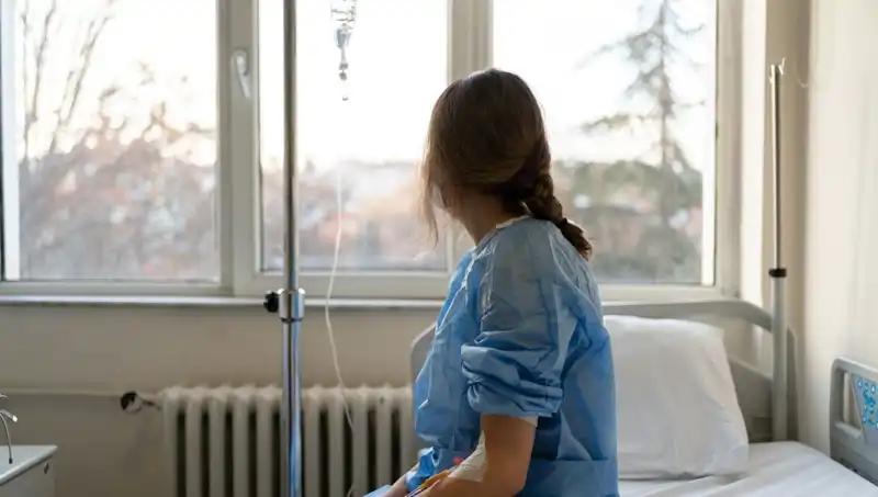 27 Yaşındaki Kadının Meme Kanseri Şoku: Doktorlar "Ciddi Değil" Demişti!