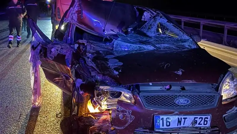 Afyonkarahisar’da Otomobil ve TIR Çarpıştı: 4 Yaralı, Kaza Anı Dehşet Verici