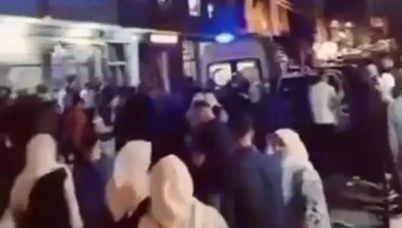 14 Yaşındaki Kader, Balkondan Düşerek Hayati Tehlike Yaşıyor