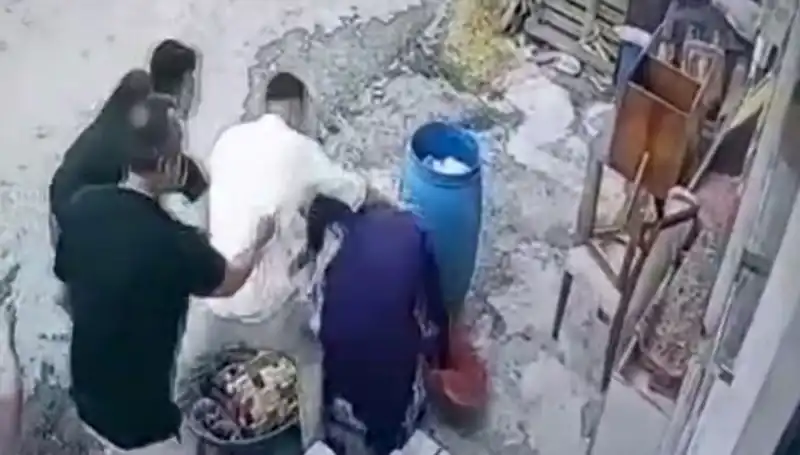 Başakşehir'de Baba Oğul Arasında "Bidon" Olayı: 58 Yaşındaki Kadın Darp Edildi
