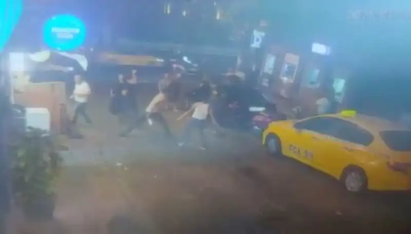 Beyoğlu'nda Bir Gece: Laf Atma Kavgası Kanlı Bitti