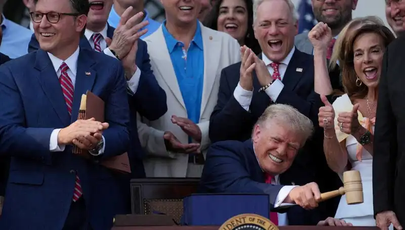 Trump'tan ABD İçin Tarihi Adım: Büyük, Güzel Yasa Tasarısı İmzalandı