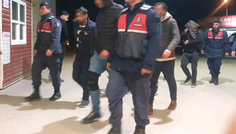 Bağ Evinde Uyuşturucu Partisine Baskın: Gözaltına Alınanların Sayısı Şaşırttı