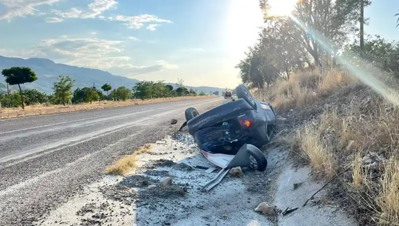 Adıyaman’da Şok Kaza! Otomobil Takla Attı, Yaralılar Hastaneye Kaldırıldı