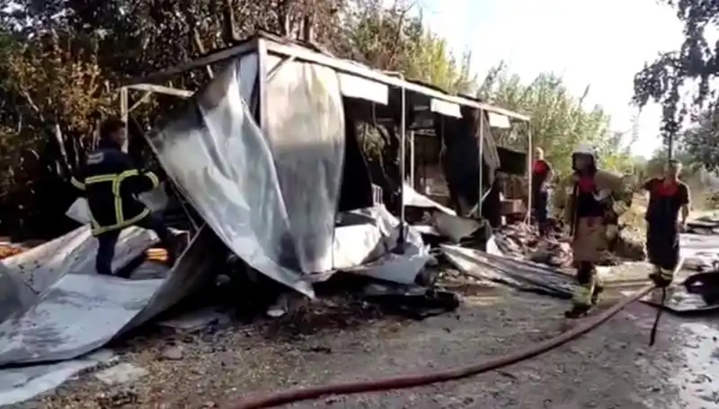 Hatay'da Konteyner Yangını: Devasa Yangın Kullanılamaz Hale Getirdi