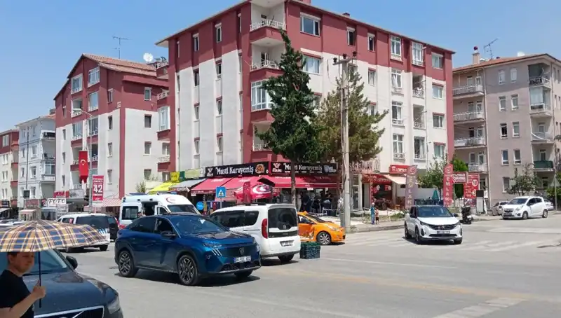 Taksi ile Otomobil Çarpıştı: Kaza Anının Görüntüleri İmgelerle Ortaya Çıktı