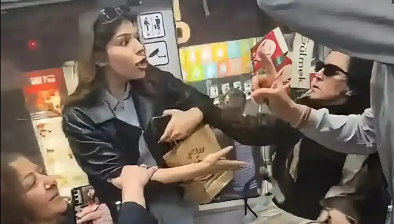 Tramvayda Kadınlar Arasında Çığırdışı Kavgaya Dönüşen Yer Tartışması