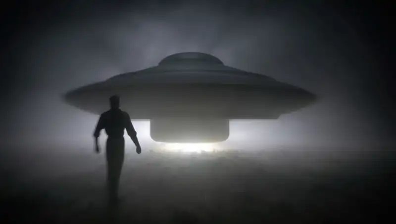UFO Uzmanı Dikkat Çekti: "Uzaylılar Masum İnsanı Hedef Alıyor!"