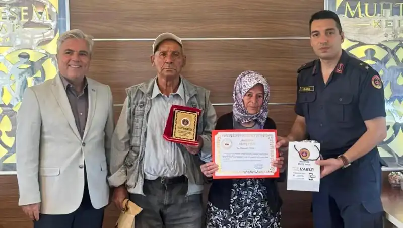 Hayat Kurtaran Bağış: Aile, Tek Evini Jandarmaya Hediye Etti