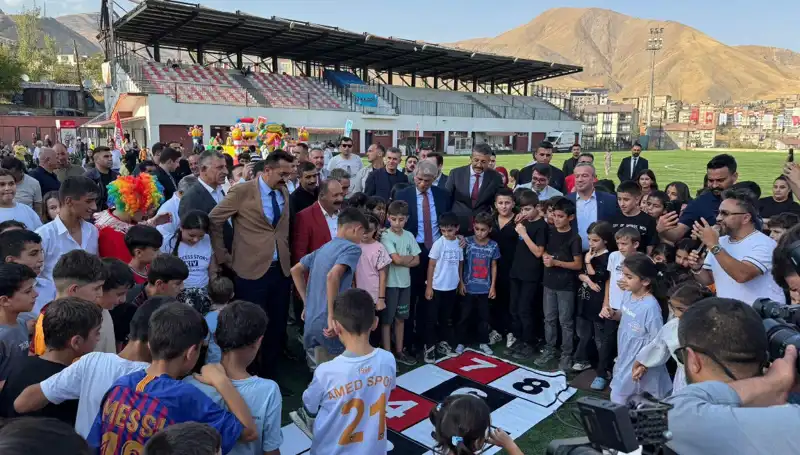 Hakkari'de Anadolu Şenliği: Birbirinden Renkli Etkinliklerle Coşku Dolu Günler