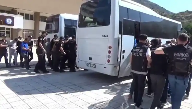 Amasya'da Uyuşturucu Operasyonunda 13 Kişi Tutuklandı!