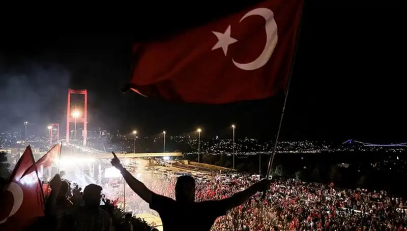 15 Temmuz'da Destana Dönüşen Gecenin İlk Temsili Külliye'de