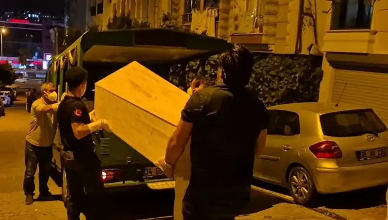 Esenyurt'ta Gizemli Ölüm: Bir Kadın Evinde Bulundu