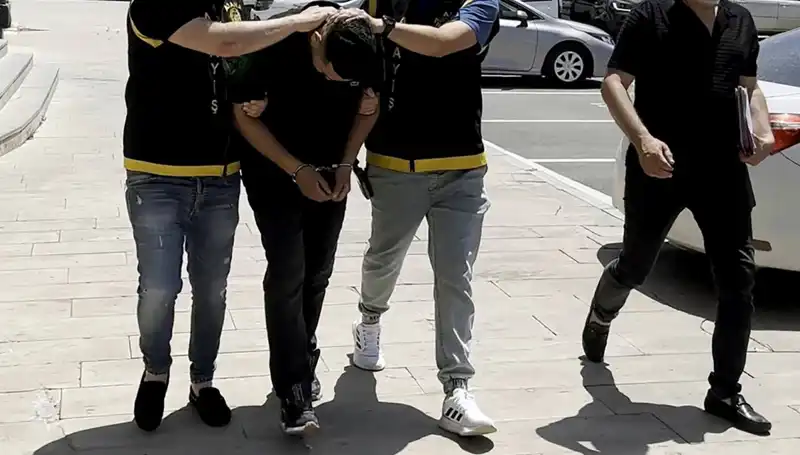 Mezarlıkta Şok Olay: Hırsız Suçüstü Yakalandı!