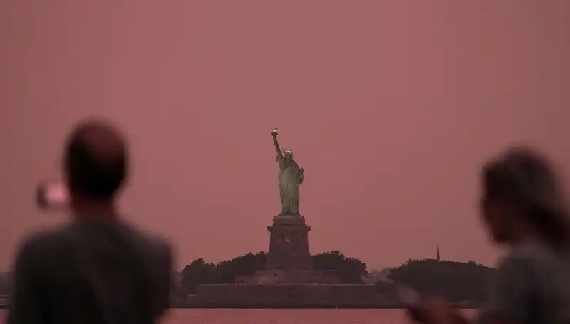 Kanada'nın Yangın Dumanı, New York'u Karanlığa Sürüklüyor