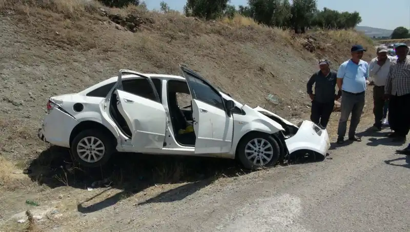 Kilis'te Otomobil Kazası: İki Araç Çarpıştı, Yaralılar Hastaneye Kaldırıldı