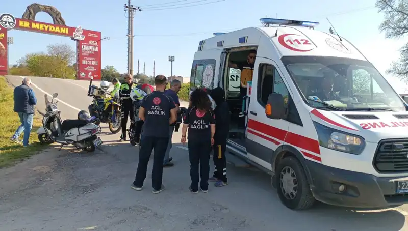 Edirne'de Motosiklet Kazası: İki Kişinin Hayatı Tehlikede