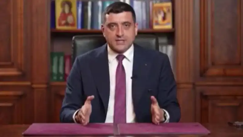 Romanya Seçimlerinde Aşırı Sağcı Aday Beklenmedik Bir Başarı Elde Etti