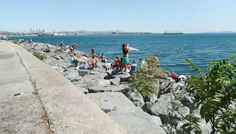Havanın Isınmasıyla İstanbullular Sahil Kenarlarına Akın Etti
