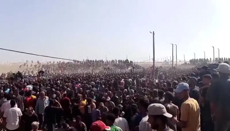 İsrail'in Gazze'deki Yardım Dalgalanması: 26 Can Kaybı ve Korkunç Saldırı