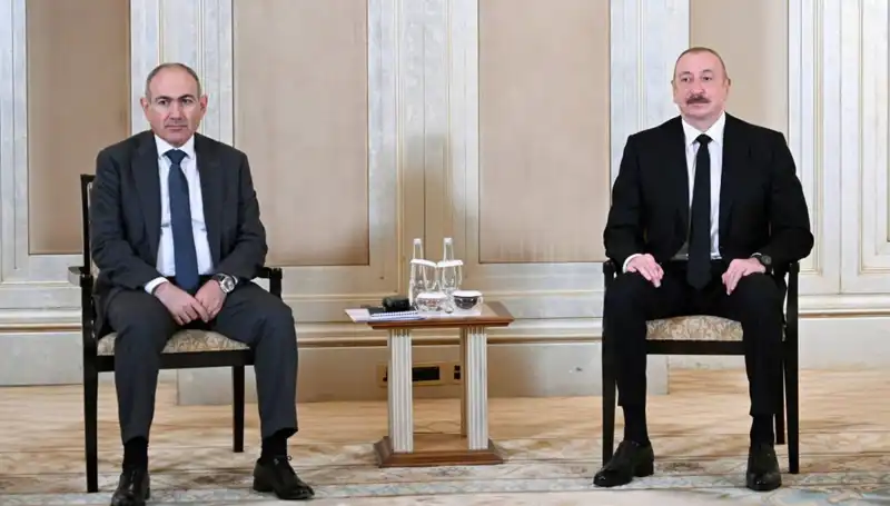 Aliyev ve Paşinyan Abu Dabi'de Barış İçin Tarihi Görüşme Gerçekleştirdi