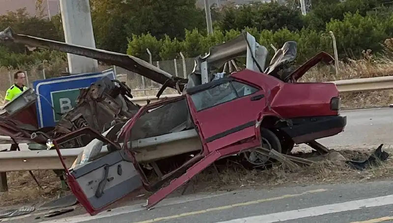 Hurdaya Dönen Araçta Yaşanan Trajik Kaza: Hayatını Kaybeden Gençlerin Acı Hikayesi