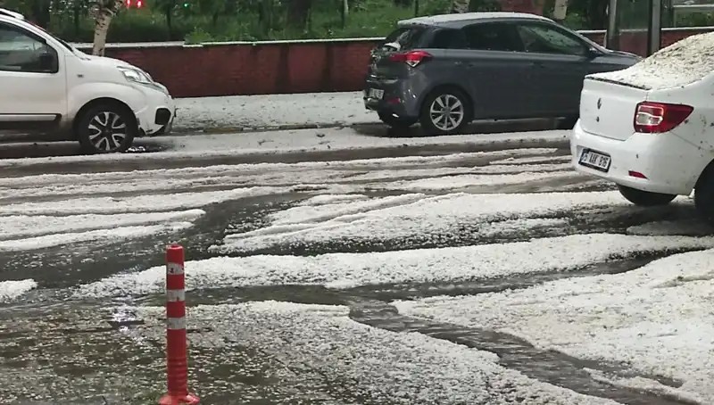 Ardahan’ı Beyaza Bürüyen Dolu: Doğa Harikası Manzaralar!