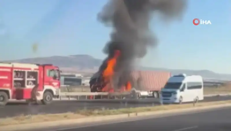 Ankara'da TIR Kazası: Alevler İçinde Kalan Araç ve Yaralılar